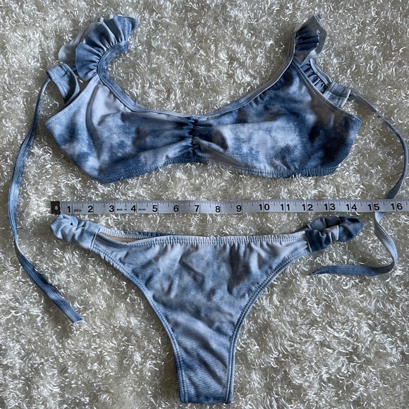 Bikini - Picture 4 of 7